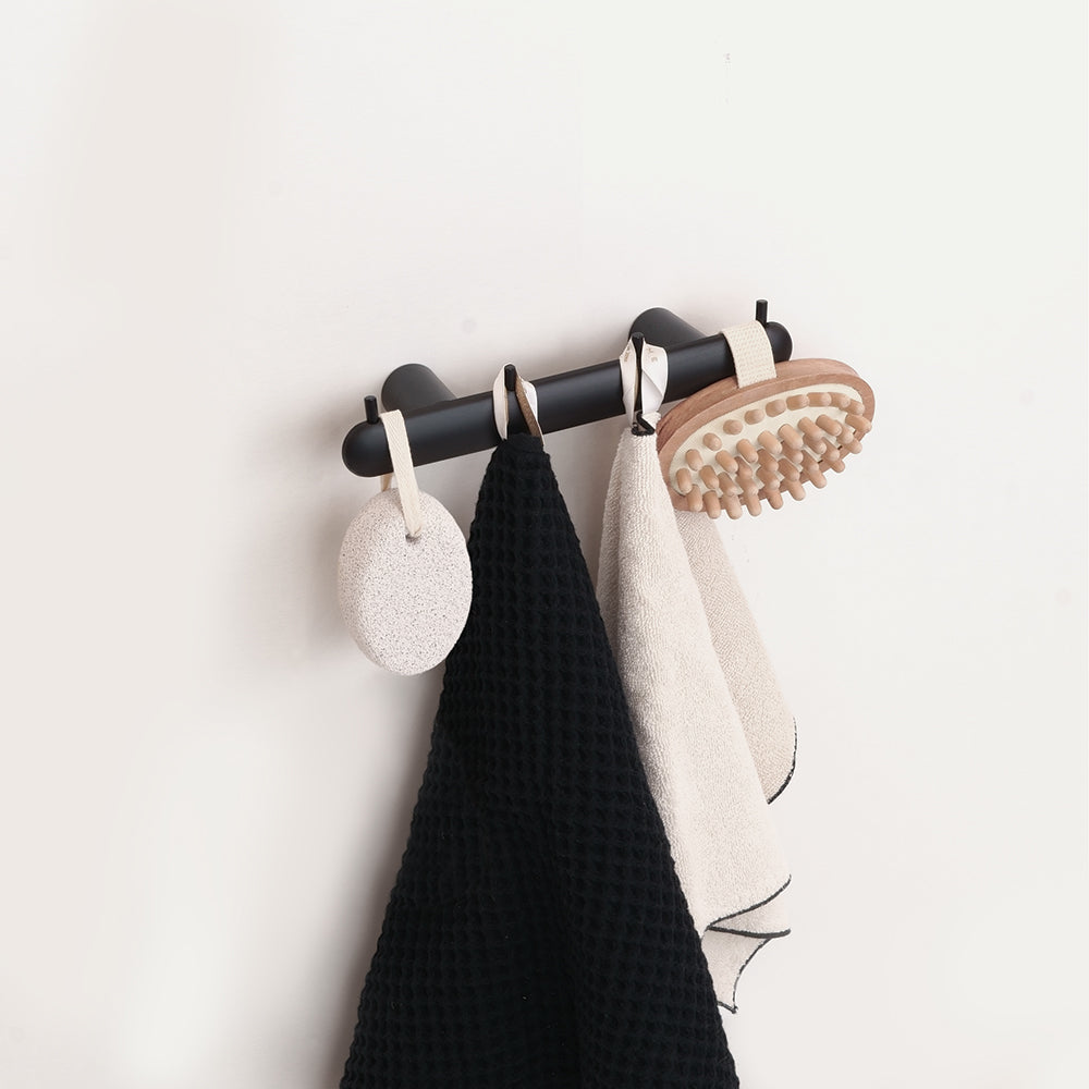 Four-Hook Hanger – Corona – Matt Black