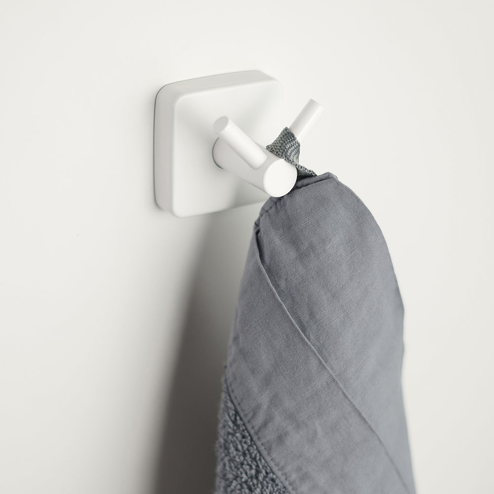 Double Hook – QUATTRO – Matt White — interior view