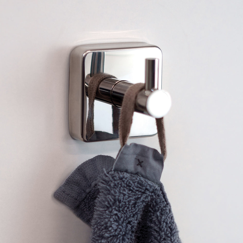 Single Hook – QUATTRO – Polished Stainless Steel — interior view