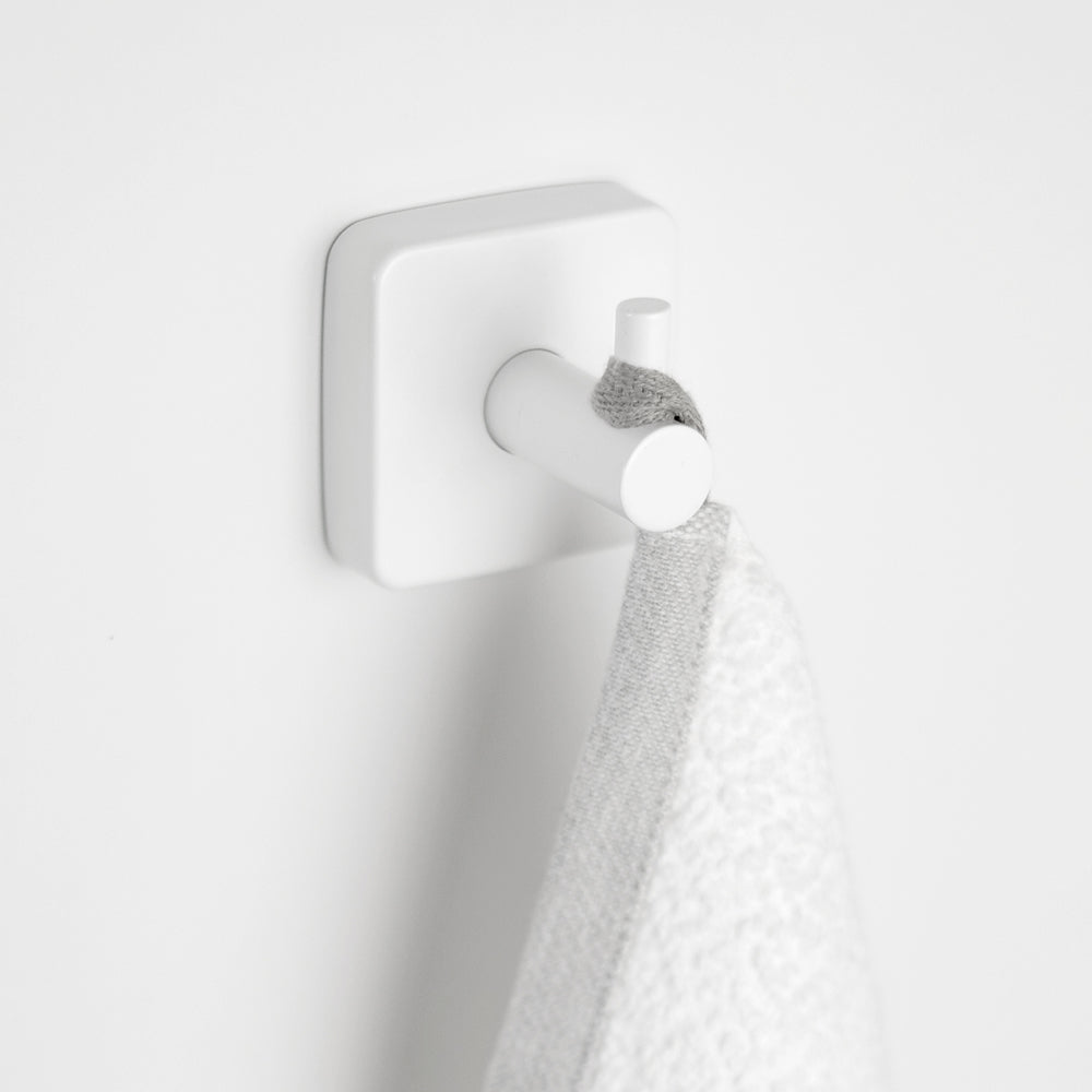 Single Hook – QUATTRO – Matt White — interior view