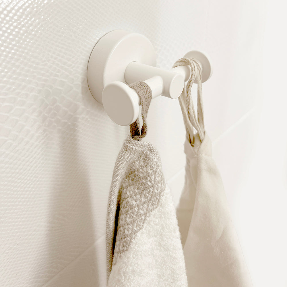Two-Hook Hanger – UNO – Matt White — interior view